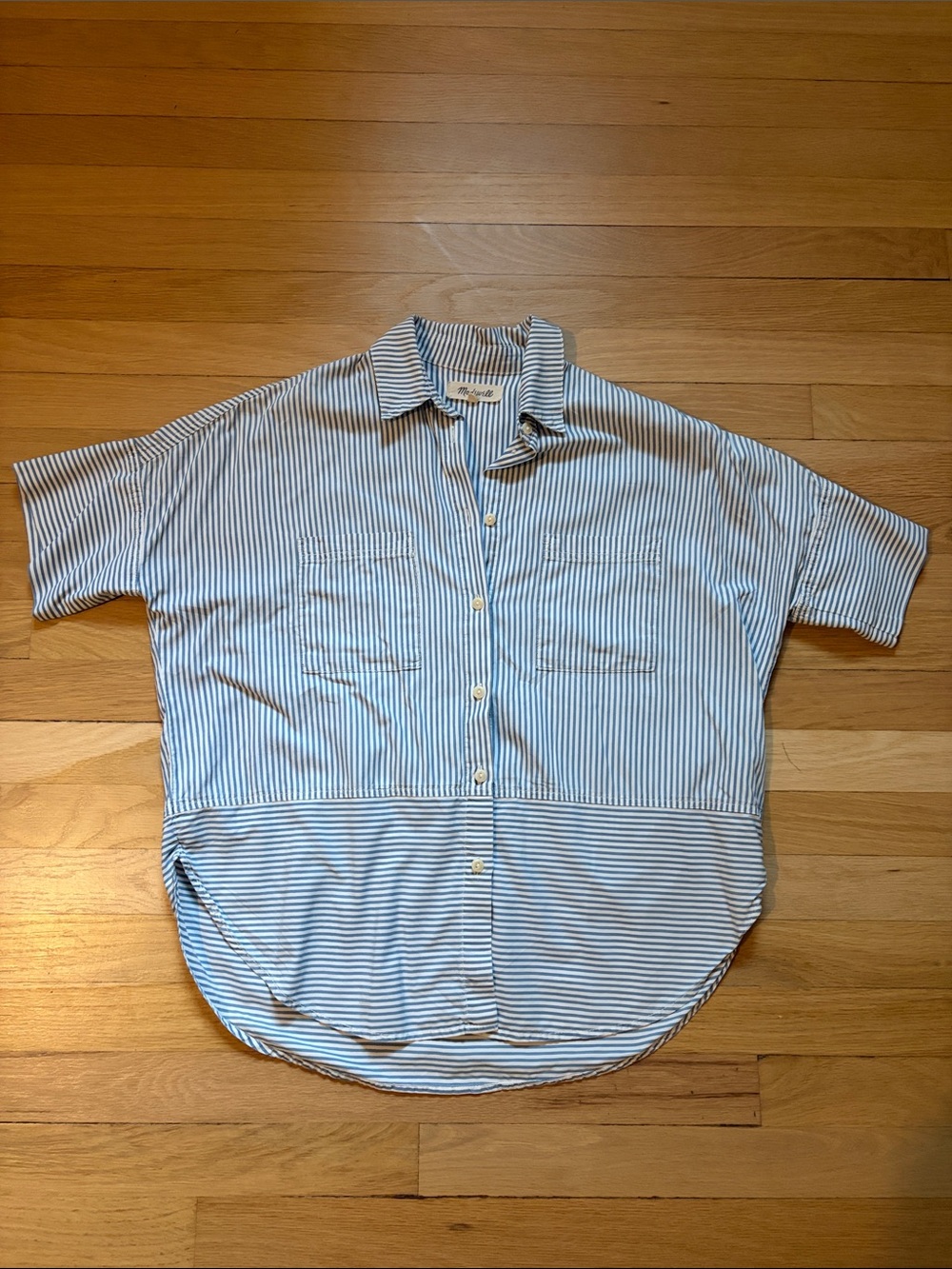 Madewell Women’s Oversized Light Blue Striped Short-Sleeve Button-Up Shirt